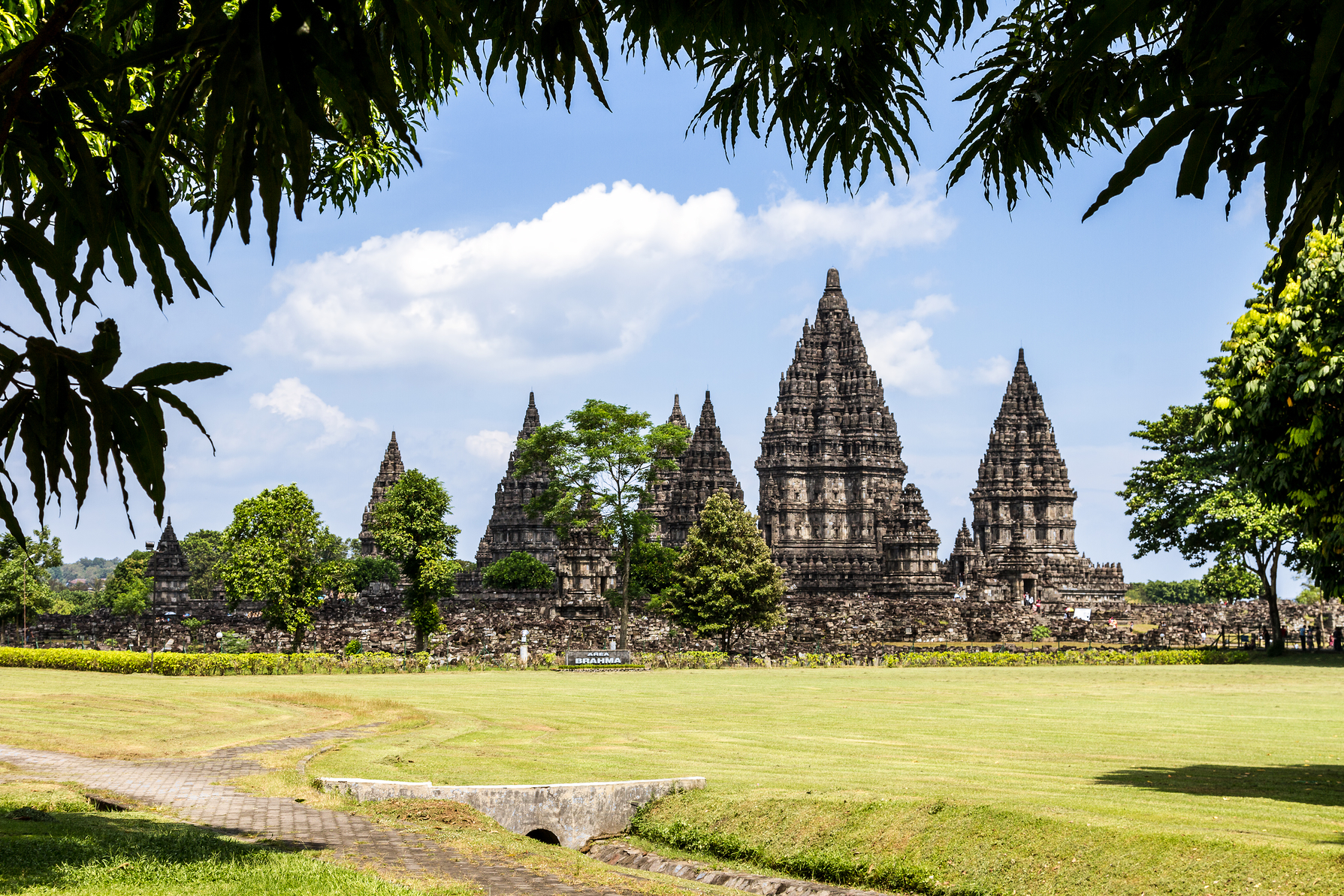 rsz_sleman_regency_2_prambanan_temple_Lite